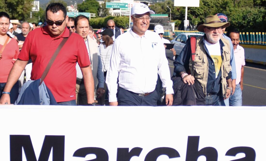 Alejandro Vera Jiménez (derecha), rector de la UAEM, declaró que el gobierno quiere hacer retroactiva una ley para sancionarlo (TONY RIVERA. EL UNIVERSAL)