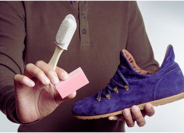 ¿Cómo limpiar la gamuza de los tenis sin dañar la textura?