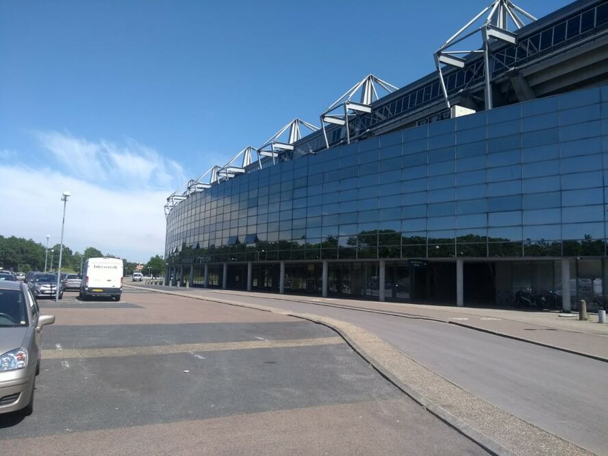ESPECIAL. Estadio Brondby de Copenhague