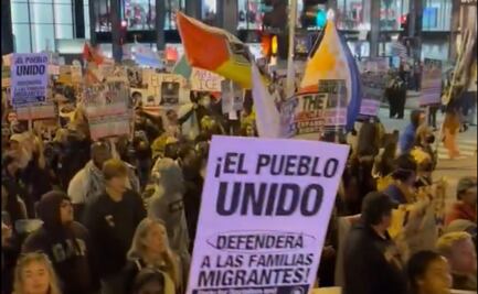 Miles de personas protestan ante edificio Trump en Chicago por envío de Guardia Nacional