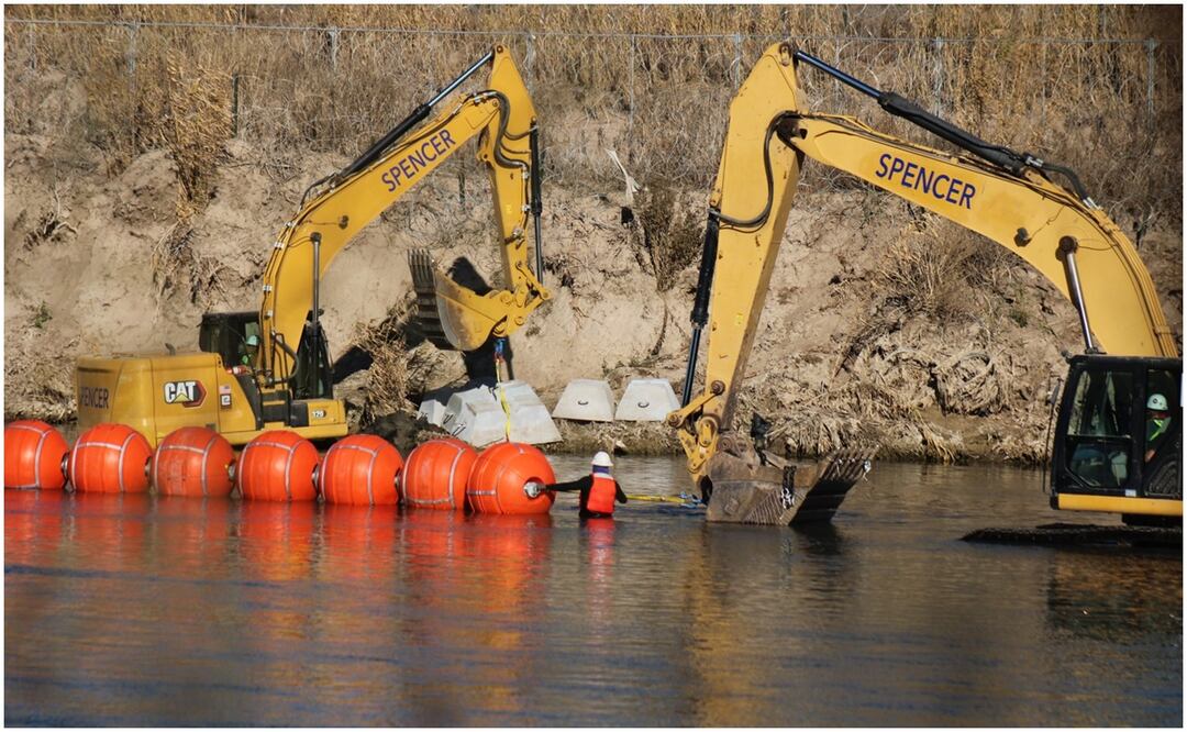 Este muro acuático ha recibido muchas críticas porque incluye un alambre de púas sumamente peligroso por las fuertes heridas que puede causar (21/01/2025). Foto: Francisco Rodríguez