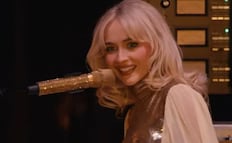 Critican a Sabrina Carpenter por su reacción a una fan en Coachella: “Esto es raro”