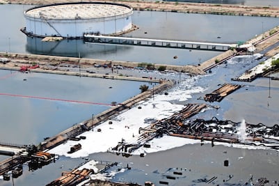 Continúa Pemex los trabajos de enfriamiento en refinería de Salina Cruz