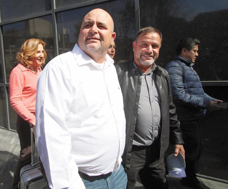 Los hermanos Adrián y Julián LeBarón, al salir de la FGR tras reunirse con Alejandro Gertz Manero. CARLOS MEJÍA. EL UNIVERSAL