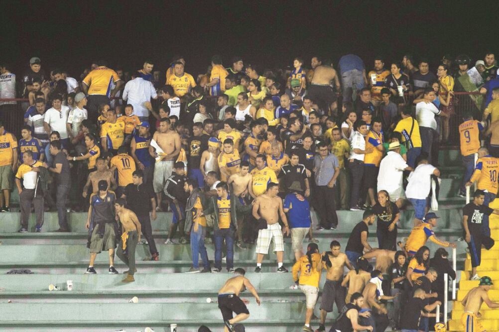Manifestaciones violentas entre barras siguen incontenible. (FÉLIX CUNEO. JAM MEDIA)