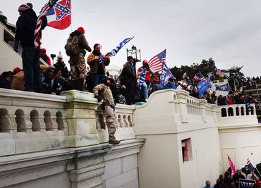 Bandera confederada y otros símbolos de odio presentes en los disturbios del Capitolio