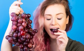 ¿Por qué se comen 12 uvas en Año Nuevo? Descubre su significado y origen