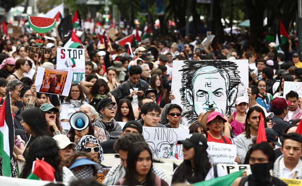 Mega marcha "México por Palestina" ahora en el Hemiciclo a Juárez. Foto: Berenice Fregoso/ EL UNIVERSAL