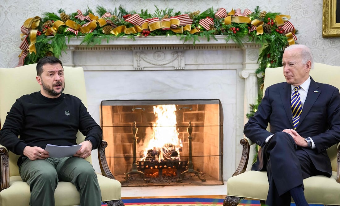 El presidente de Ucrania, Volodimir Zelensky, con el mandatario de Estados Unidos, Joe Biden, en la Casa Blanca. Foto: AFP