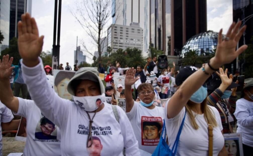 Marchan sobre Reforma familiares de desaparecidos; exigen Banco Nacional de Datos Forenses