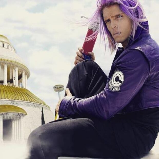 Fan gasta 15 mil dólares para parecerse a "Trunks" de "Dragon Ball"