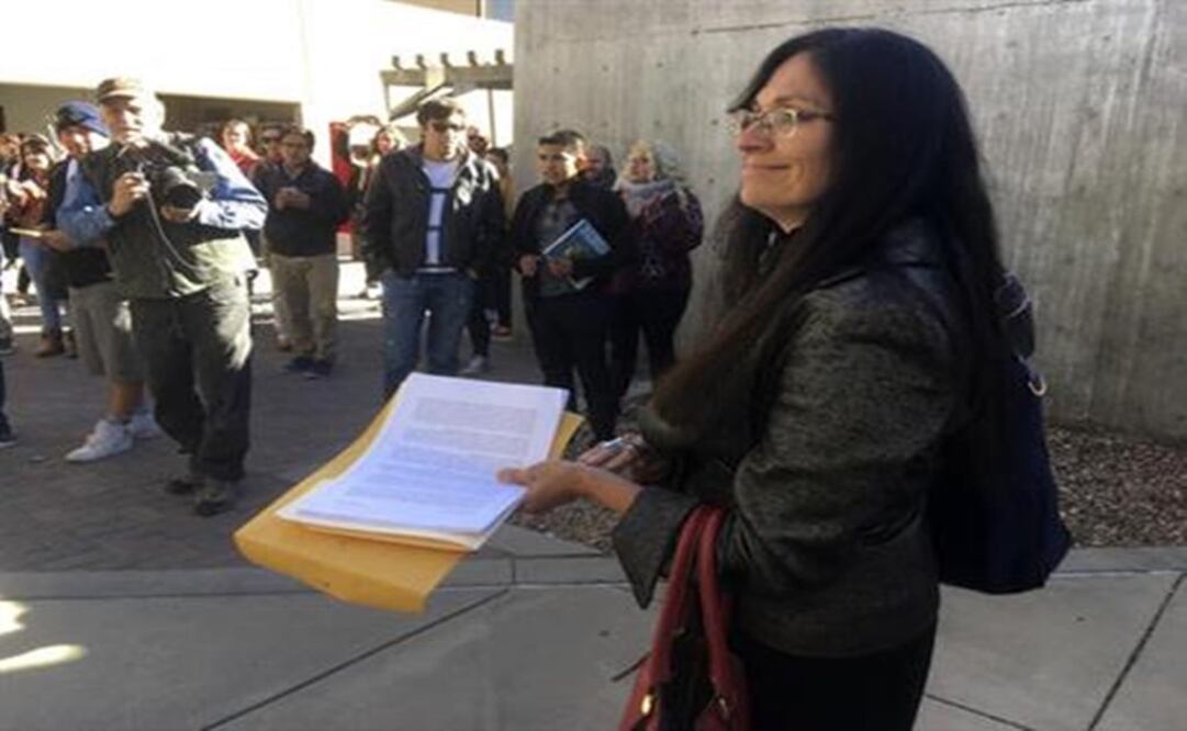 University of New Mexico Chicano studies professor Irene Vasquez holds a letter with signatures, asking school president Bob Frank to declare the campus a "sanctuary university," in Albuquerque, N.M.-Photo: AP/Russel Contreras