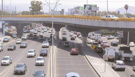 Este jueves 28 de noviembre no circulan autos con engomado verde