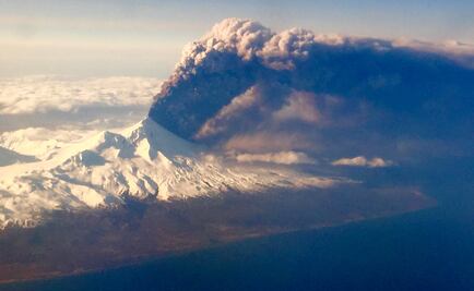 Volcán Pavlof entra en erupción en Alaska