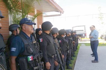 Recorre Silvano Aureoles nuevo cuartel en Huetamo