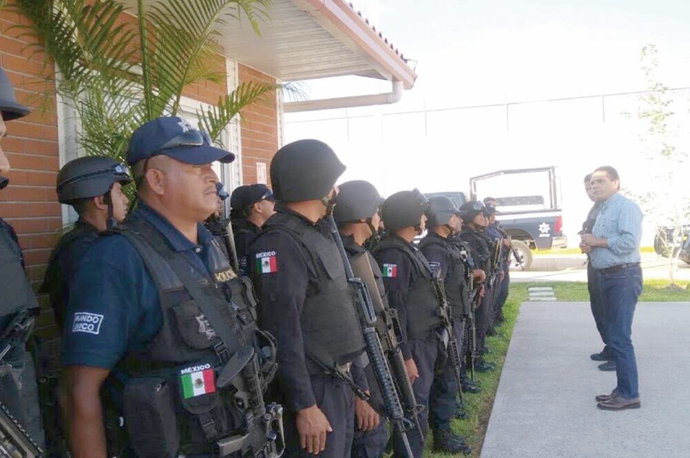 Recorre Silvano Aureoles nuevo cuartel en Huetamo