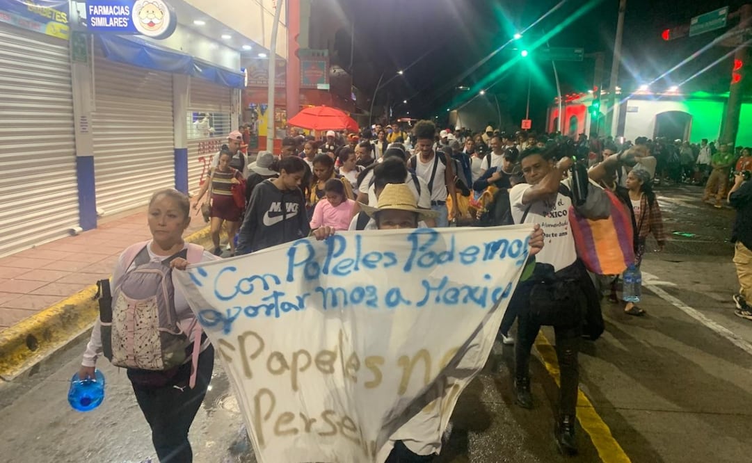 Nueva caravana migrante sale de Tapachula, Chiapas con destino al centro. Fotos: de María de Jesús Peters