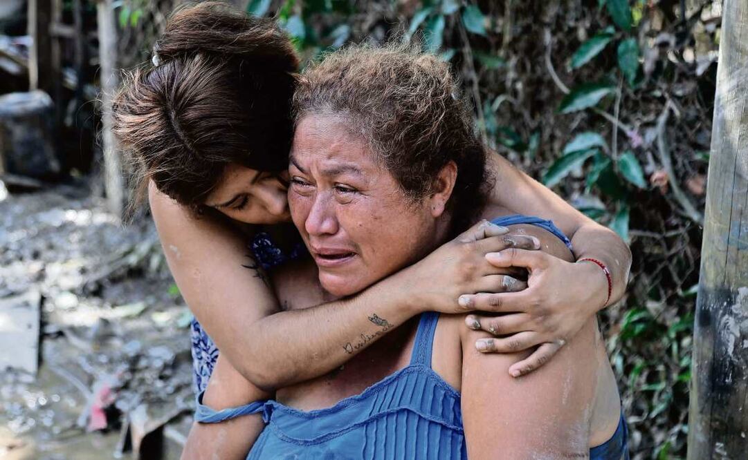 Virginia Céspedes Argüelles, madre de Yaira Victoria Céspedes Argüelles quien falleció en el municipio de Alamo, Veracruz a consecuencia del desbordamiento del Río Pantepec. FOTO: Diego Simón Sánchez / EL UNIVERSAL