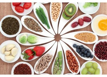 Huevo, cereales y frutos secos, son algunos de los productos que ayudan a quemar grasa