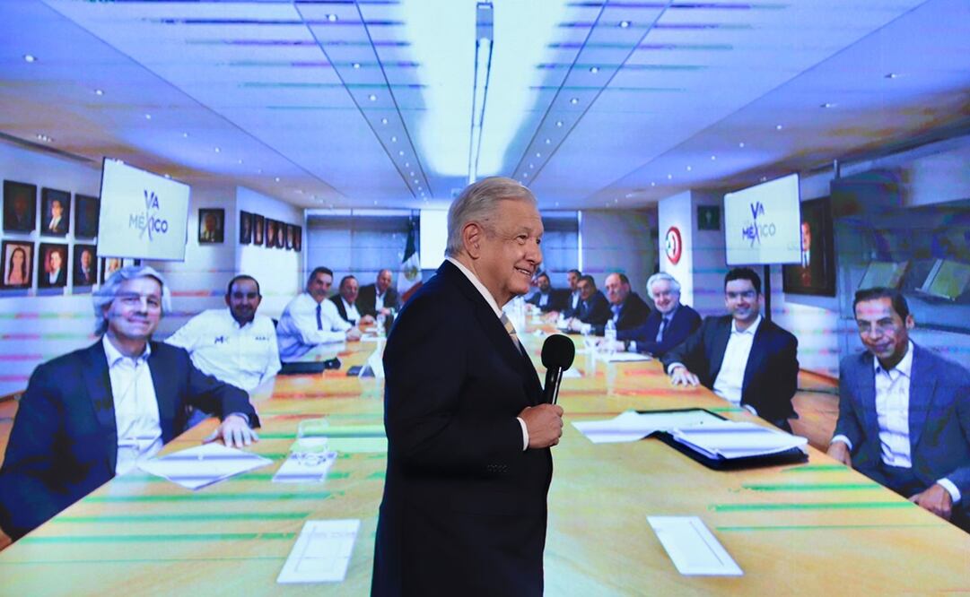 “Es histórica”, dijo López Obrador de la imagen en la que aparecen Santiago Creel, Jorge Romero, Luis Espinosa Cházaro y Rubén Moreira. Foto: Berenice Fregoso / EL UNIVERSAL