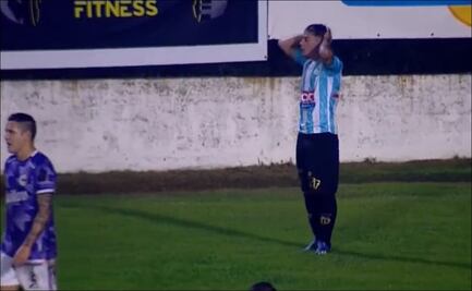 Futbolista fue expulsado luego de haber orinado en plena cancha