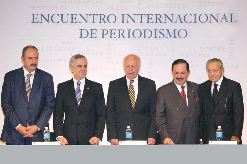 Juan Francisco Ealy Lanz Duret, Miguel Ángel Mancera, José Narro Robles, el Licenciado Juan Francisco Ealy Ortiz y Miguel Alemán Velasco (LUCÍA GODÍNEZ. EL UNIVERSAL)