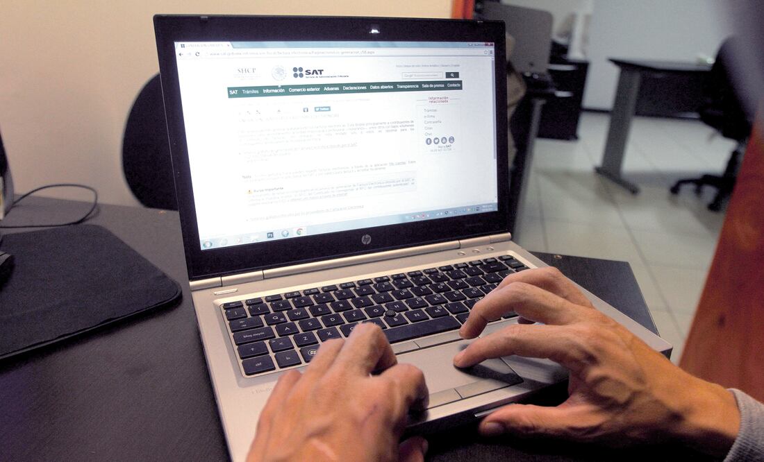 La facturación abarca todos los ingresos y egresos de las personas y personas físicas como comprobantes fiscales digitales por internet (CFDI) de movimientos con proveedores así como recibos de honorarios (Foto: Archivo / EL UNIVERSAL)