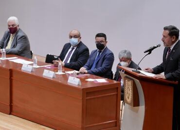 SNTE e IPN entregan computadoras a 2 mil académicos