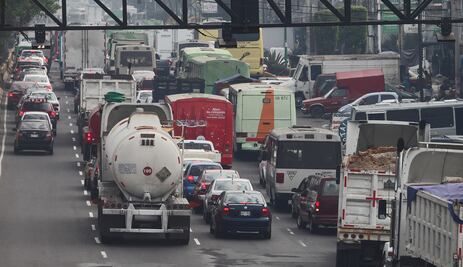 Vehículos con engomado amarillo y placas 5 y 6 no circulan este lunes