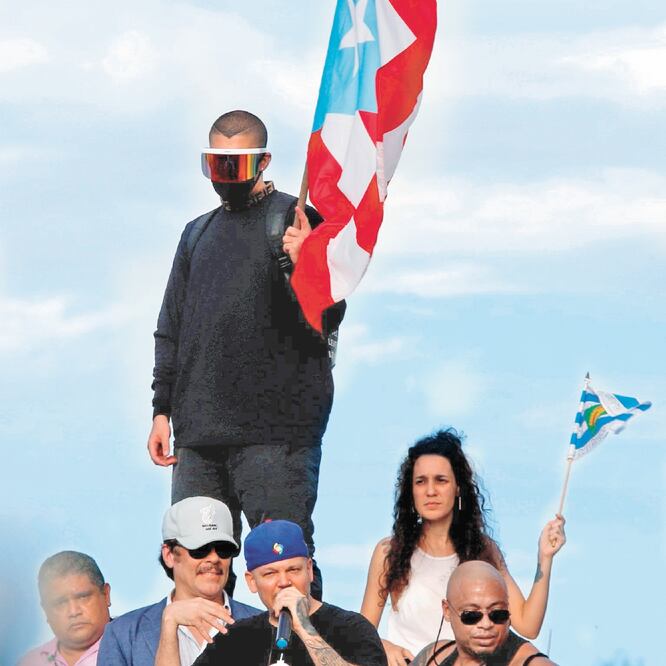 El cantante asistió a una protesta en Puerto Rico. Thais Llorca/EFE