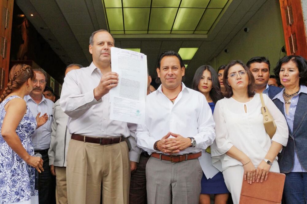 Encabezados por su presidente, Gustavo de Hoyos, integrantes de la Coparmex presentaron su demanda contra autoridades federales y estatales, a las que recriminan que no actúen para evitar las manifestaciones del magisterio disidente (EDWIN HERNÁNDEZ)