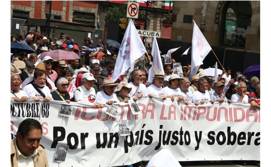El Comité 68 encabeza la marcha en conmemoración del 2 de octubre de 1968   (Foto: Berenice Fregoso/El Universal)