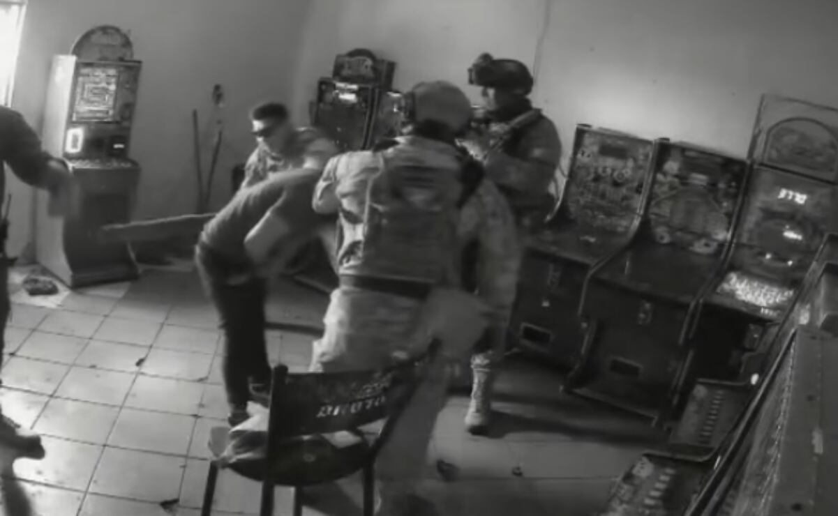 Presuntos militares golpean a joven en Peribán, Michoacán (17/02/2026). Foto: Especial