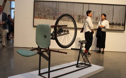 Exhiben en NY esculturas creadas con objetos de migrantes