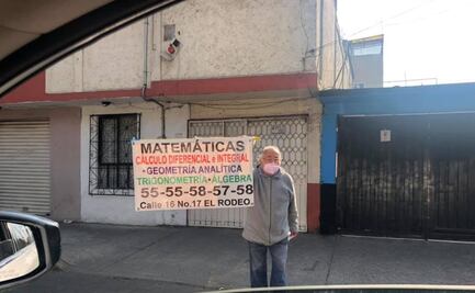 Con clases particulares de matemáticas, don Guillermo, de 80 años, busca salir adelante en la pandemia
