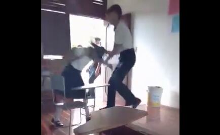 Circula en redes video en el que joven golpea a su compañera en escuela de Quintana Roo