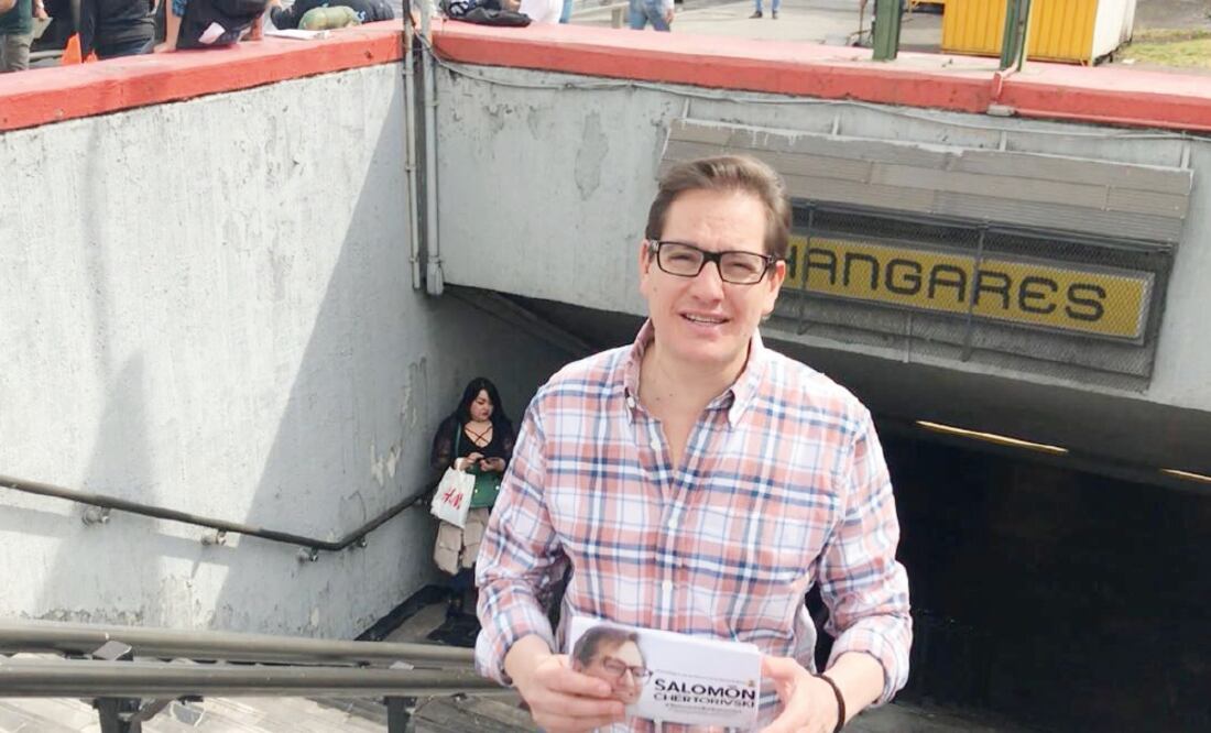 Salomón Chertorivski afirmó durante su recorrido por las líneas 2 y 5 del Metro que durante su campaña estará en las calles escuchando a la gente. (CORTESÍA)