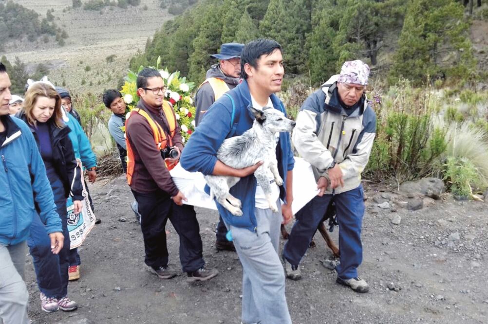 A la hora que la gente salió de Ciudad Serdán hacia la parte alta de la montaña, la lluvia y neblina se hicieron presentes hasta que arribaron al Valle del Encuentro. (FOTOS: ESPECIAL)