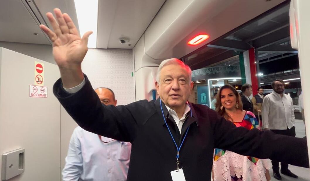 El presidente Andrés Manuel López Obrador y la gobernadora de Quintana Roo, Mara Lezama. Foto: Alberto Morales
