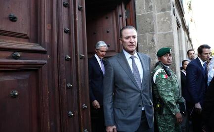 AMLO se reúne con gobernadores del PRI para hablar del Insabi