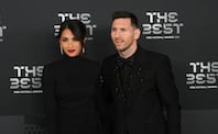 Antonela Roccuzzo y Messi /AFP
