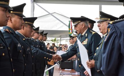 Salvador Cienfuegos encabeza graduación de ingenieros militares