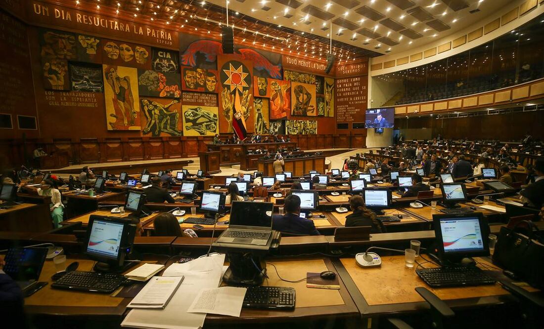 Sesión de debate este martes en el Parlamento de Ecuador. Foto: EFE