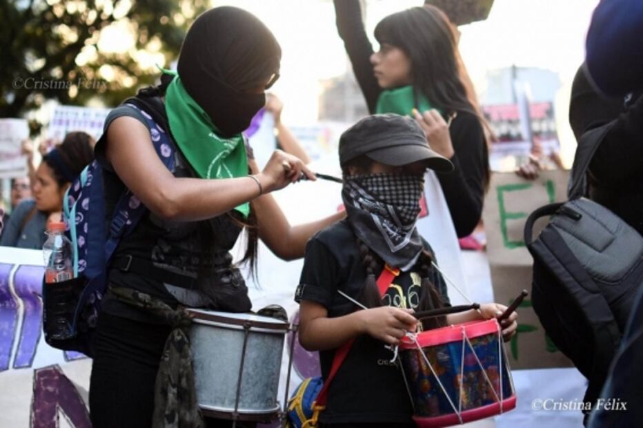 Activistas, de las calles a las redes por la COVID-19