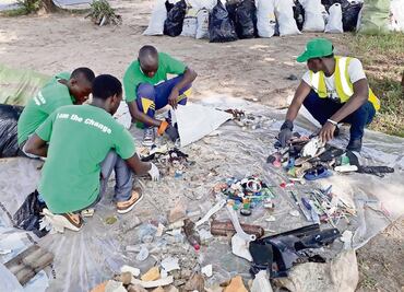 Recuperan 187 mil plásticos de océanos