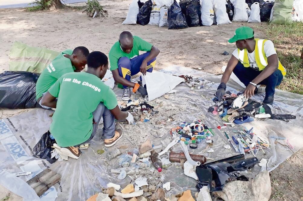 Más de 10 mi voluntarios llevaron a cabo la campaña ente el 9 y el 15 de septiembre en costas y otros entornos naturales de 42 países. Foto: FACEBOOK BREAK FREE FROM PLASTIC