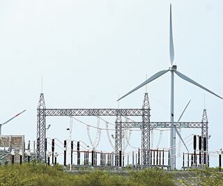 Gobernadores del PAN festejan decisión de la Corte sobre energías limpias