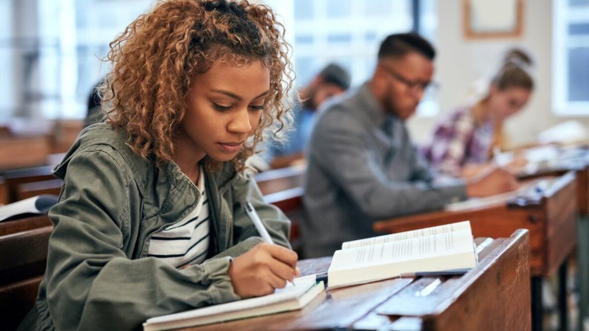 Muchos estudiantes en la actualidad son más rápidos escribiendo con sus computadoras que a mano