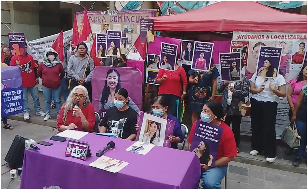 Protesta frente al palacio de gobierno en la ciudad de Oaxaca por desaparición de la activista y abogada Sandra Domínguez Martínez (19/11/2024). Foto: Juan Carlos Zavala / EL UNIVERSAL