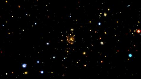 A 9 mil 400 millones de años es a la distancia en la que se encuentra el "Anillo Fundido" de Einstein 